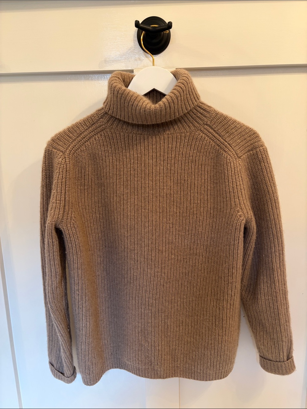 Jenni Kayne 100% Cashmere Ribbed Turtleneck, size XS, “undyed stone”